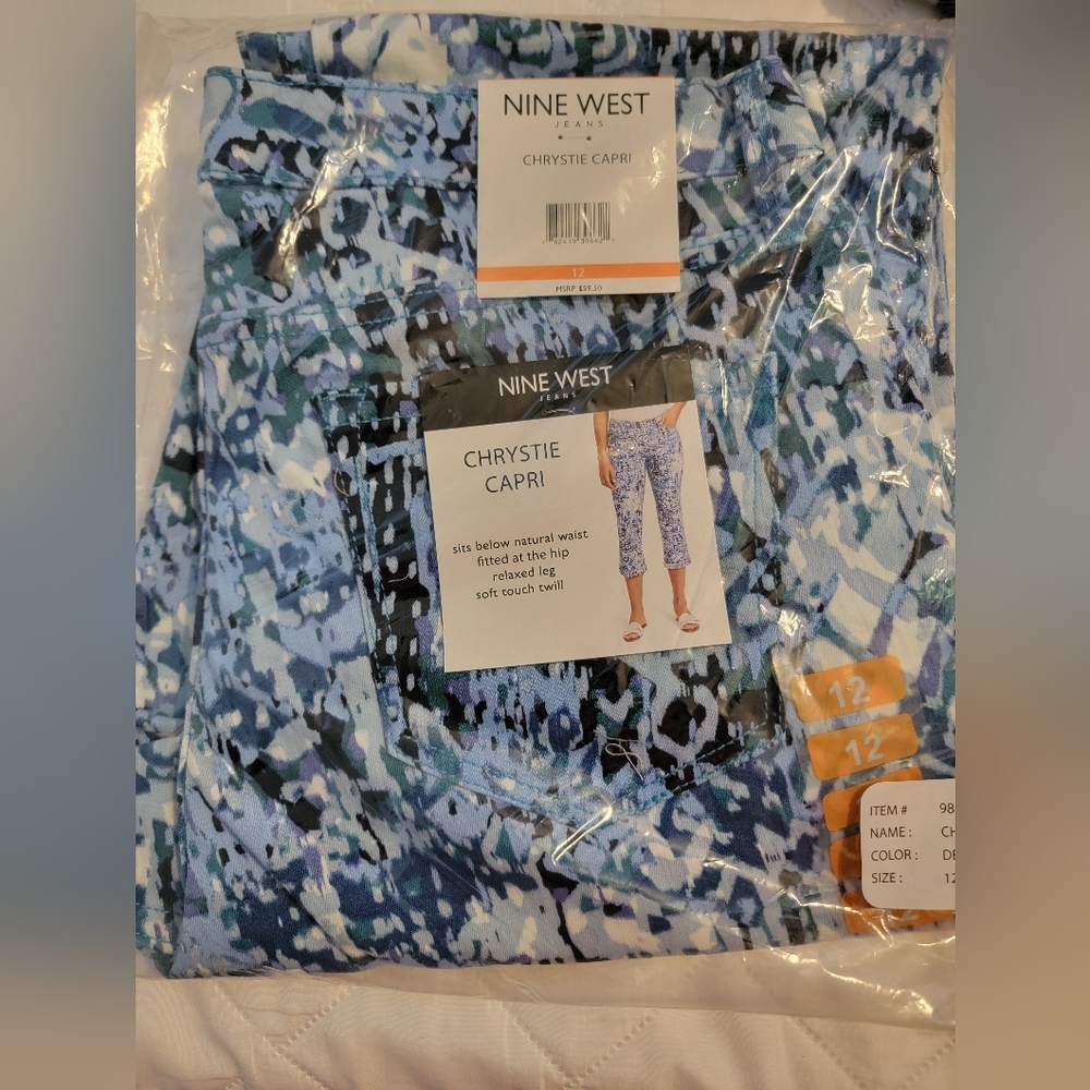 Chyrstie Blue Print Capri Pants